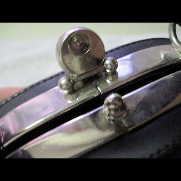 Black Oval FAM*E Purse Handbag Hard Case Bag Body Strap Metal Closure & Trim - Picture 9 of 16